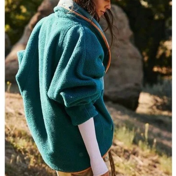 NWOT Free People Movement Hit The Slopes Fleece Shawl Jacket - Picture 4 of 4